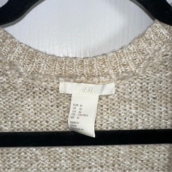H&M Beige‎ Textured Knit Vest - Picture 2 of 6